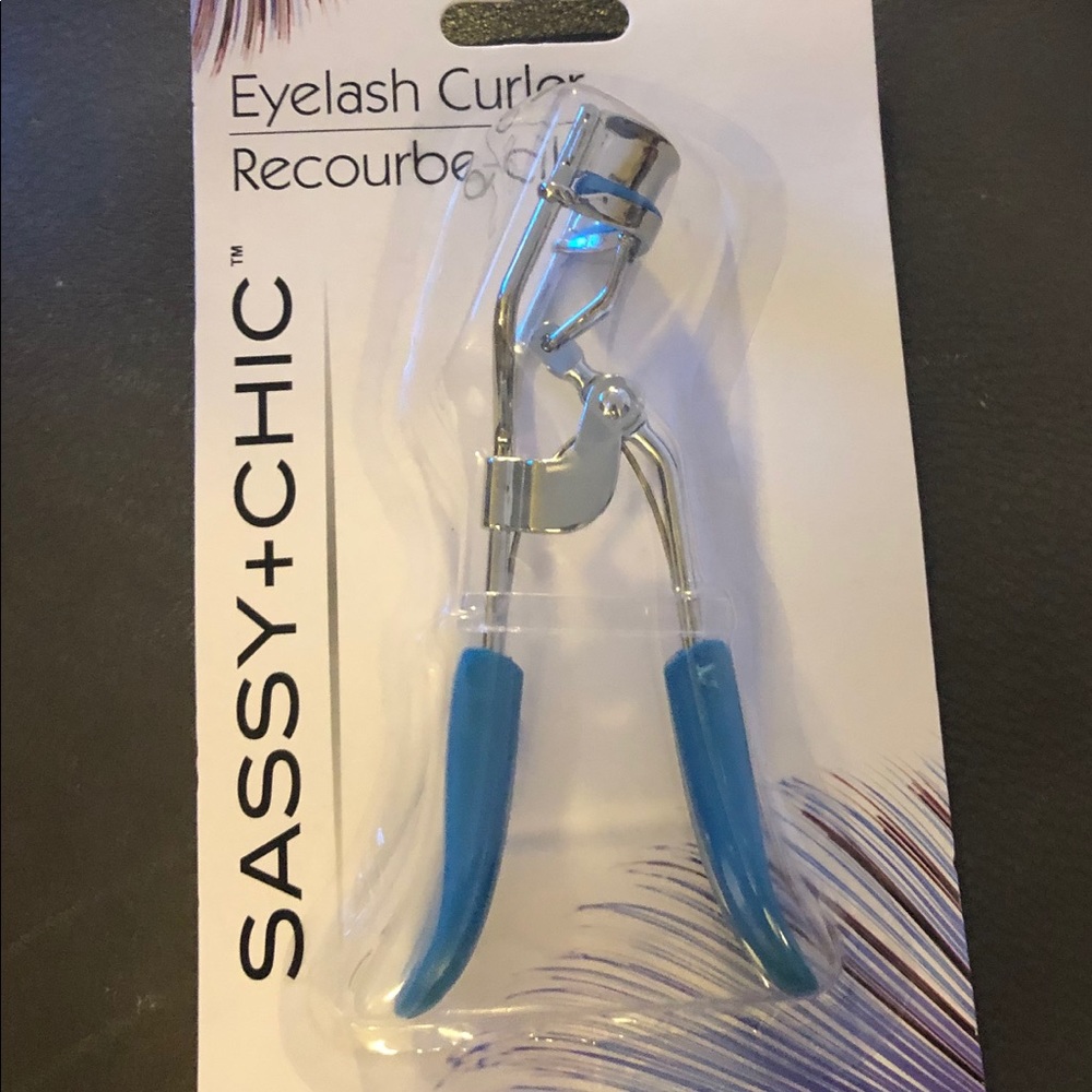 NEW Sassy + Chic Eyelash Curler